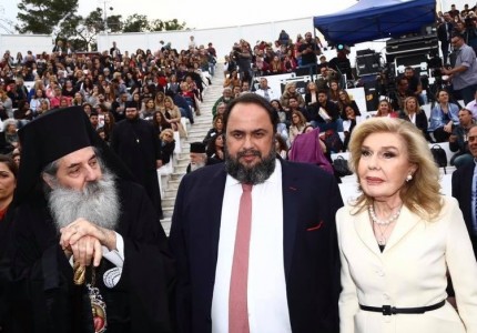 Η Μητρόπολη Πειραιά βράβευσε τον Βαγγέλη Μαρινάκη σε μια γιορτή αλληλεγγύης
