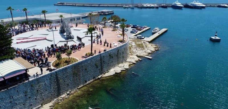 Monument to the Genocide of the Greeks of Pontus unveiled in Piraeus